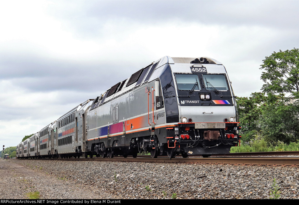 NJT 4552 on train 5521